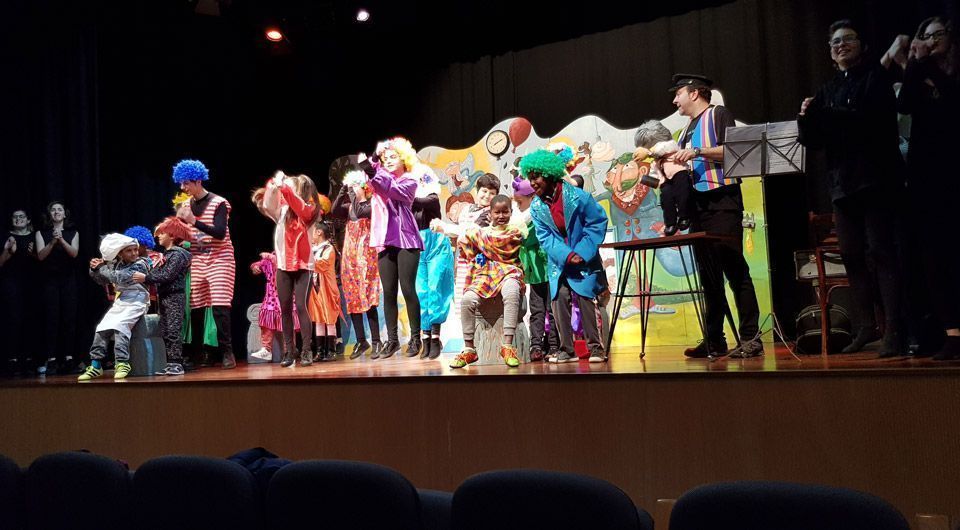 Los centros educativos del Barrio Oliver celebran el centenario de Gloria Fuertes