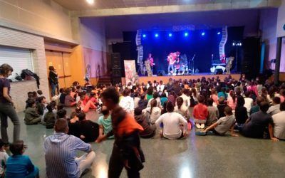 Los colegios de Oliver celebran el aniversario del Centro Cívico
