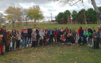 El IES María Moliner pasea entre villancicos con mayores de Oliver