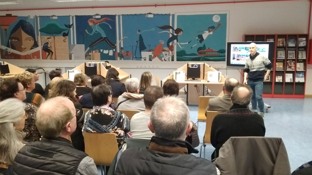 Acto de inauguración del Mural de la Frase de Amor al Barrio en la Biblioteca